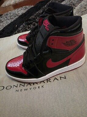 Nike Air Jordan 1 High Retro - Black & Red